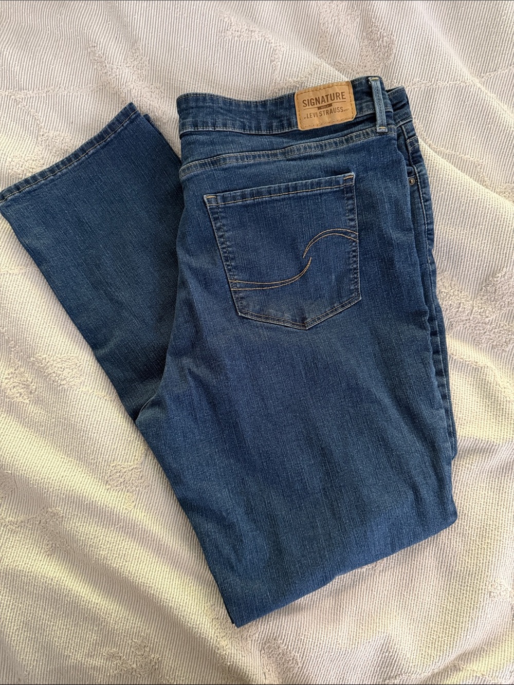 Signature by Levi Strauss Women's Medium Blue Straight-Leg Jeans - Size 18